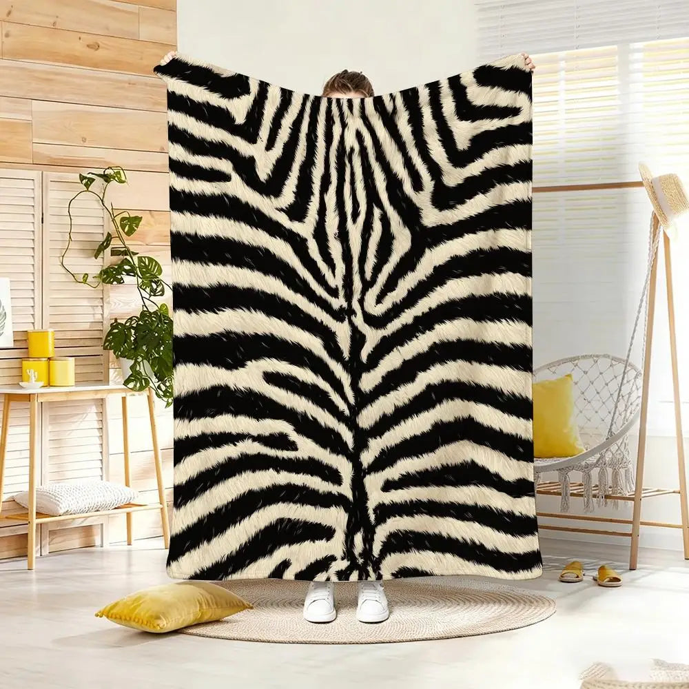 Animal Print Flannel Throw Blanket – Lightweight & Soft for Summer Cooling